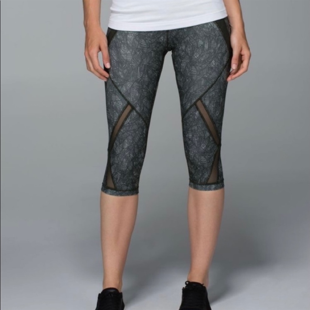 Lululemon breezy crop Capri leaf leggings